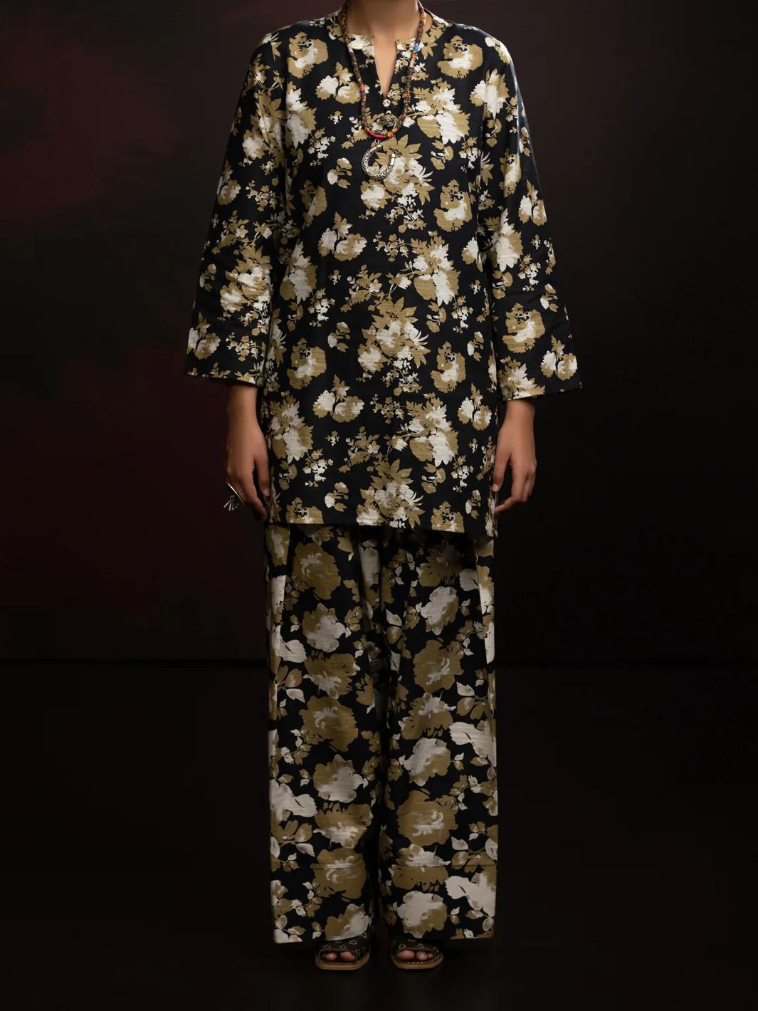Black Slub Khaddar 2Pc Stitched - AL-2PS-LKS-1095 - Image 5