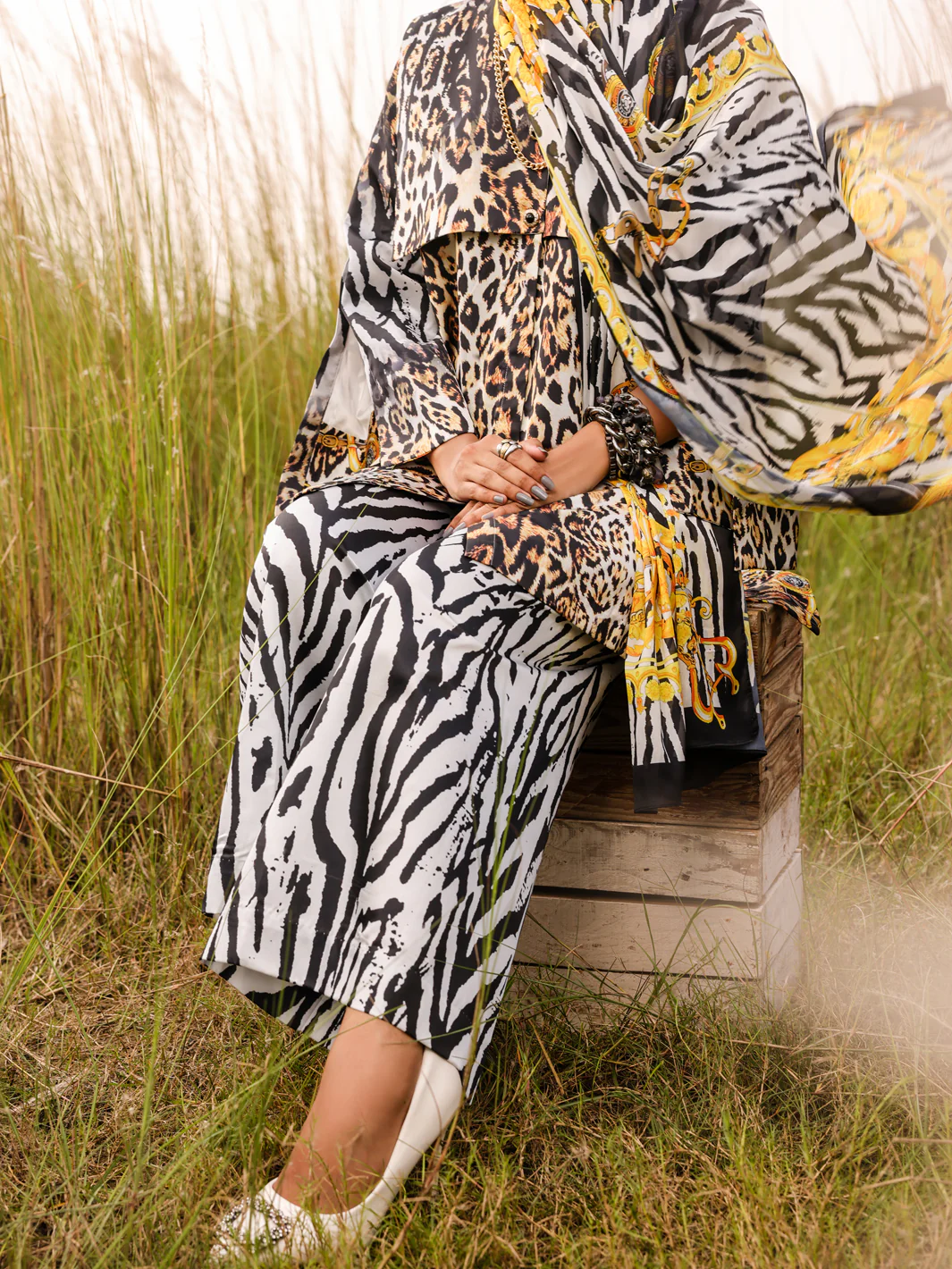 Black & White Silk 3Pc  Formal Stitched - AL-3PS-LS-379 - Image 2