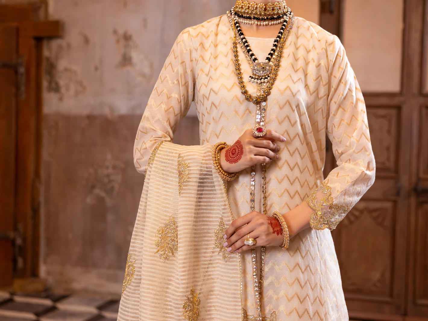 Golden Jacquard Formal 3Pc Stitched - AL-3PS-LS-516 - Image 4