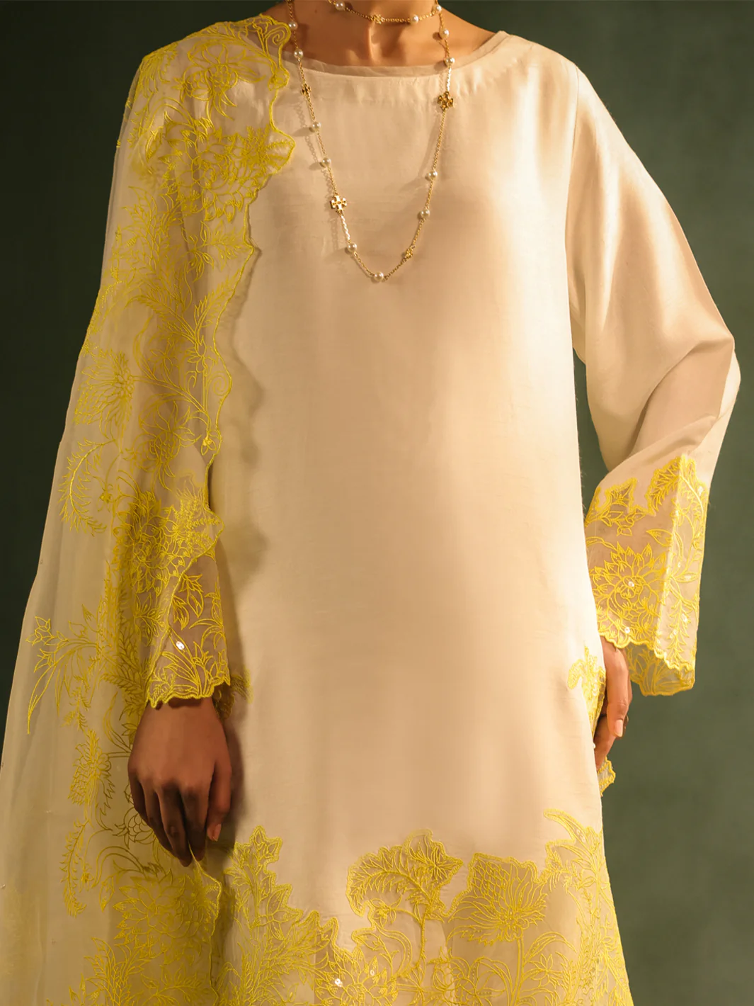 White Raw Silk Formal 3Pc Stitched - AL-3PS-SS-LS-573 - Image 4