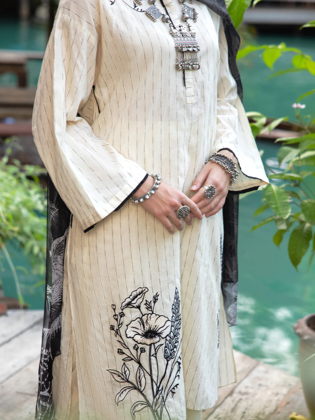 Off White Dobby 2Pc Stitched - ALP-2PS-LKS-1832 - Image 3