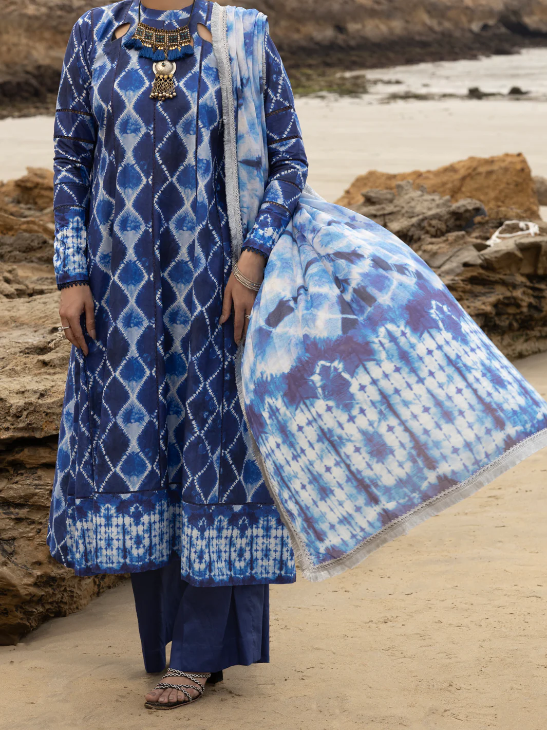 Blue Lawn 2Pc Unstitched - ALP-2PS-SLKD-UN-2252 - Image 3