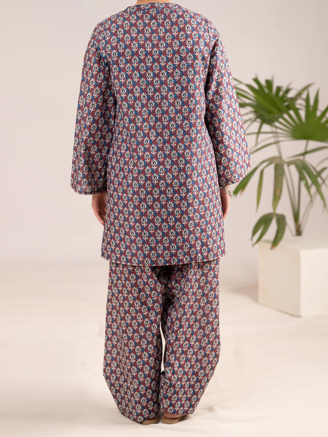Multicolor Cambric Co-Ord Set - ALP-2PS-SLKS-2554 - Image 3