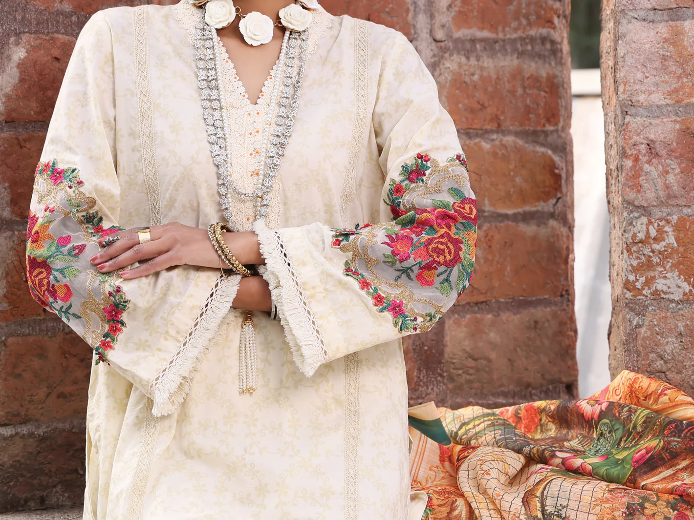 Off White Lawn 3Pc Stitched - ALP-3PS-1060/S - Image 3