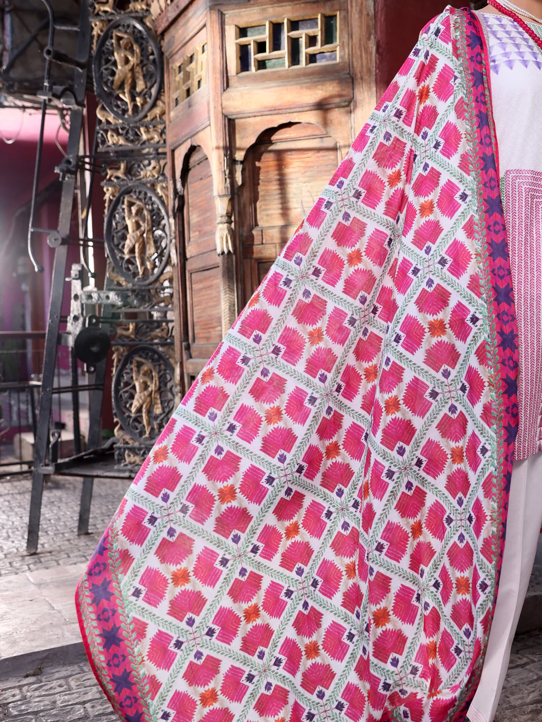 Off White Lawn 3Pc Stitched - ALP-3PS-1113 - Image 2