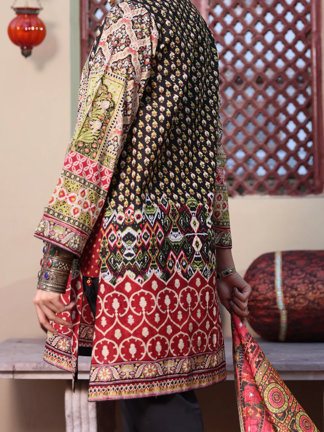 Black & Gold Lawn 3Pc Stitched - ALP-3PS-1120/S - Image 3