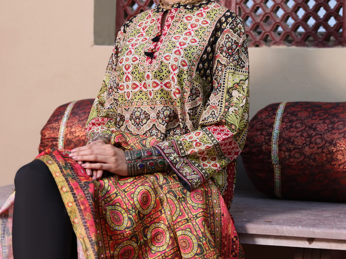 Black & Gold Lawn 3Pc Stitched - ALP-3PS-1120/S - Image 4