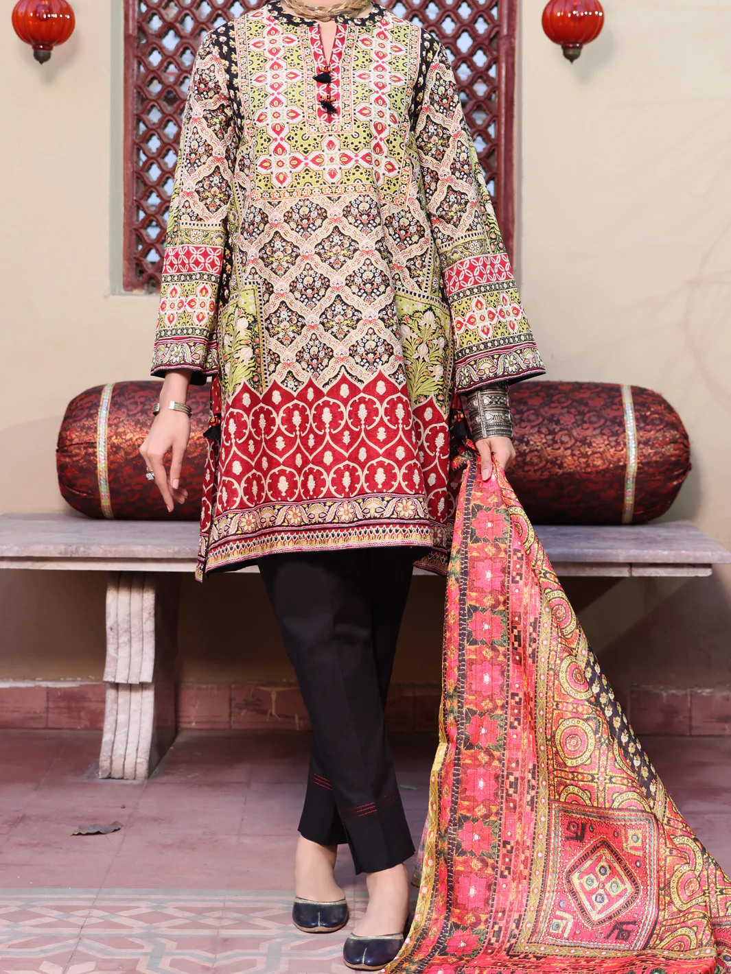 Black & Gold Lawn 3Pc Unstitched - ALP-3PS-1120