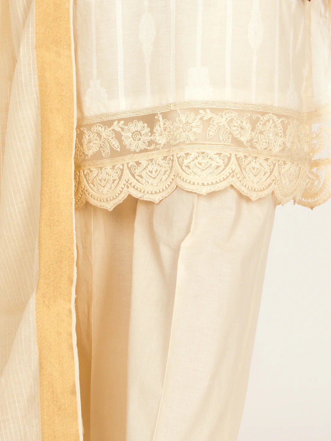 Off White Jacquard 3Pc Stitched - ALP-3PS-1144 - Image 3