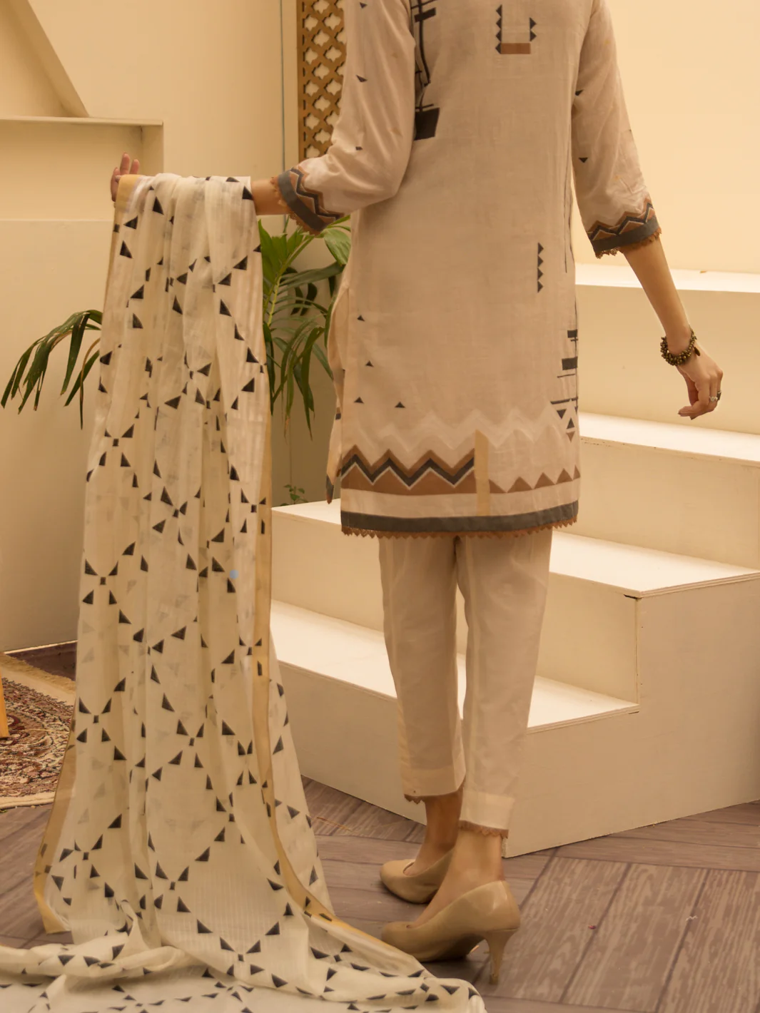Off White Jacquard 3Pc Stitched - ALP-3PS-1161 - Image 2