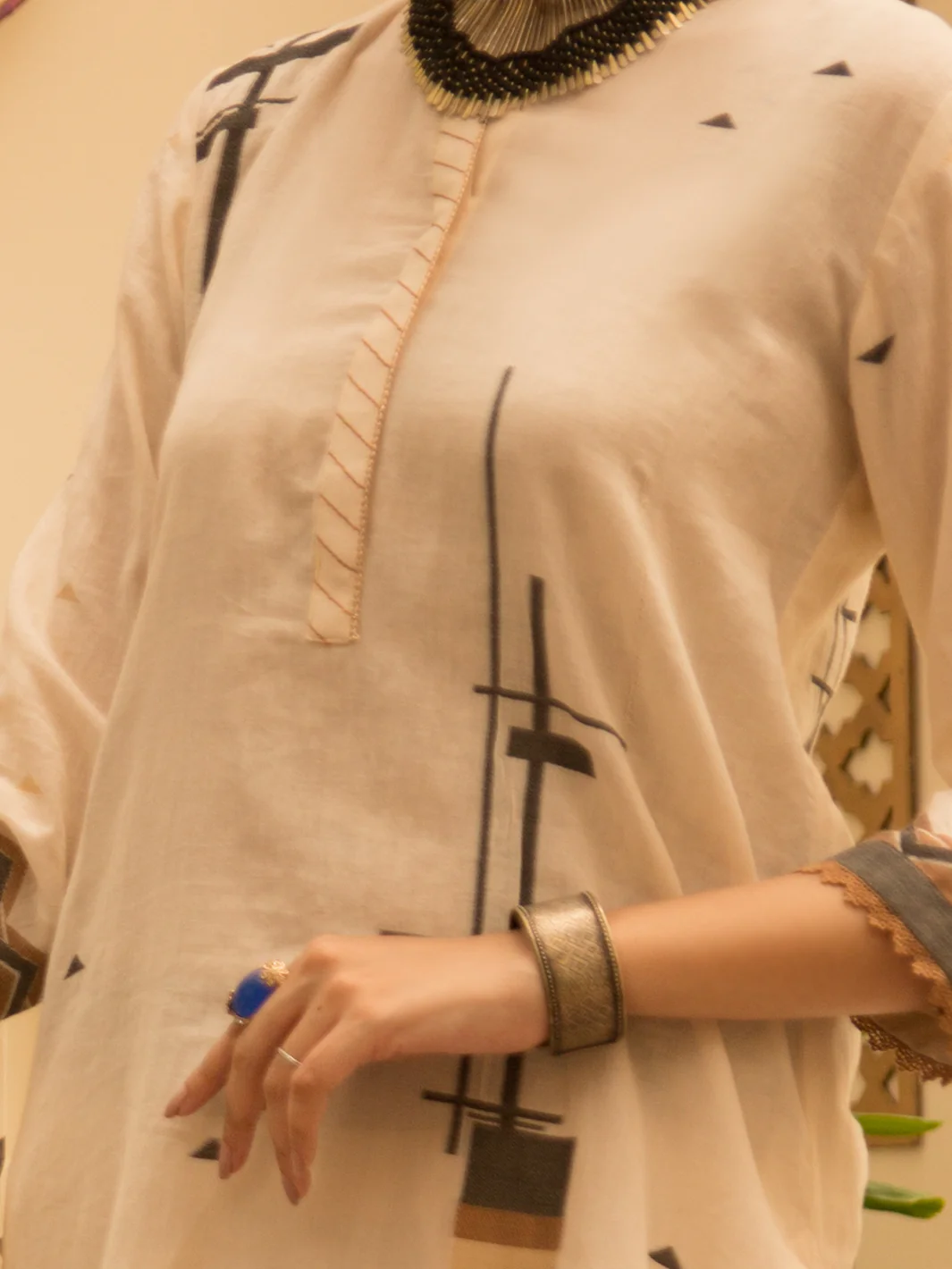 Off White Jacquard 3Pc Stitched - ALP-3PS-1161 - Image 3