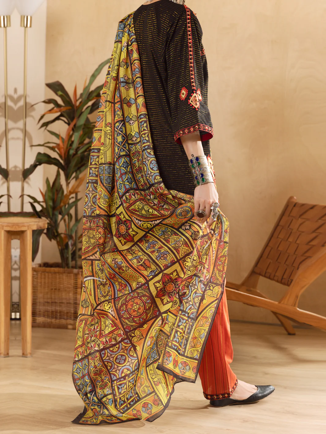 Black Hand-Woven Lurex 3Pc Stitched - ALP-3PS-1304 - Image 5