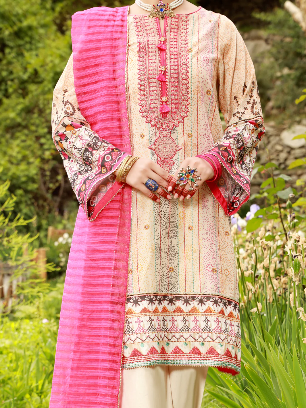 Off White Lawn 3Pc Unstitched - ALP-3PS-1387 - Image 3