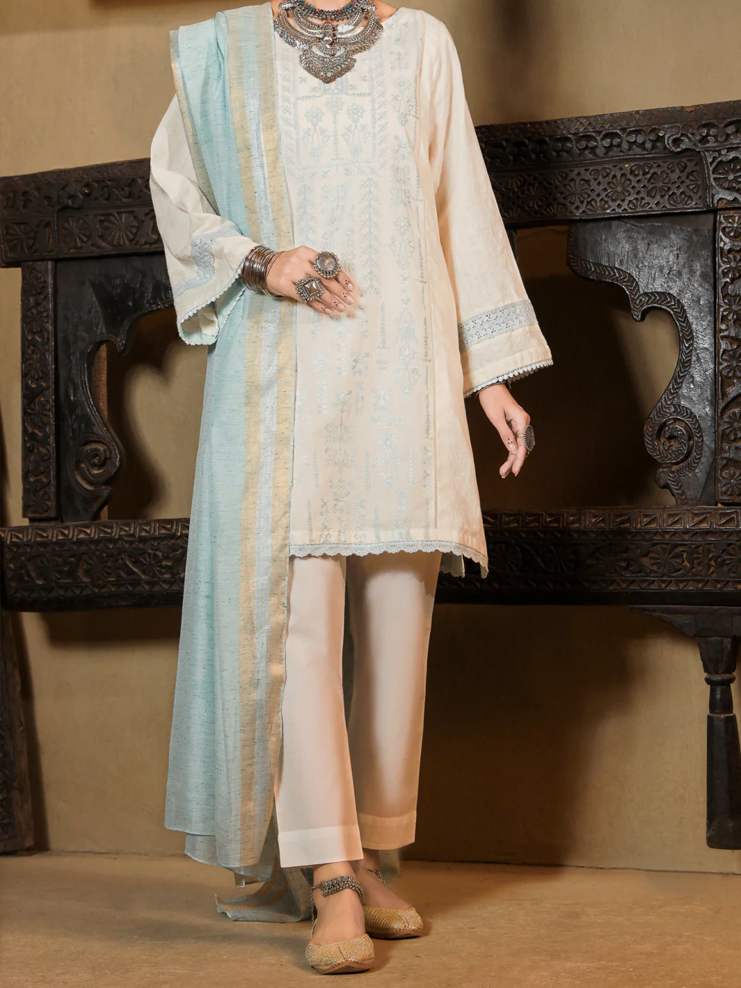 White Jacquard 3Pc Stitched - ALP-3PS-1422