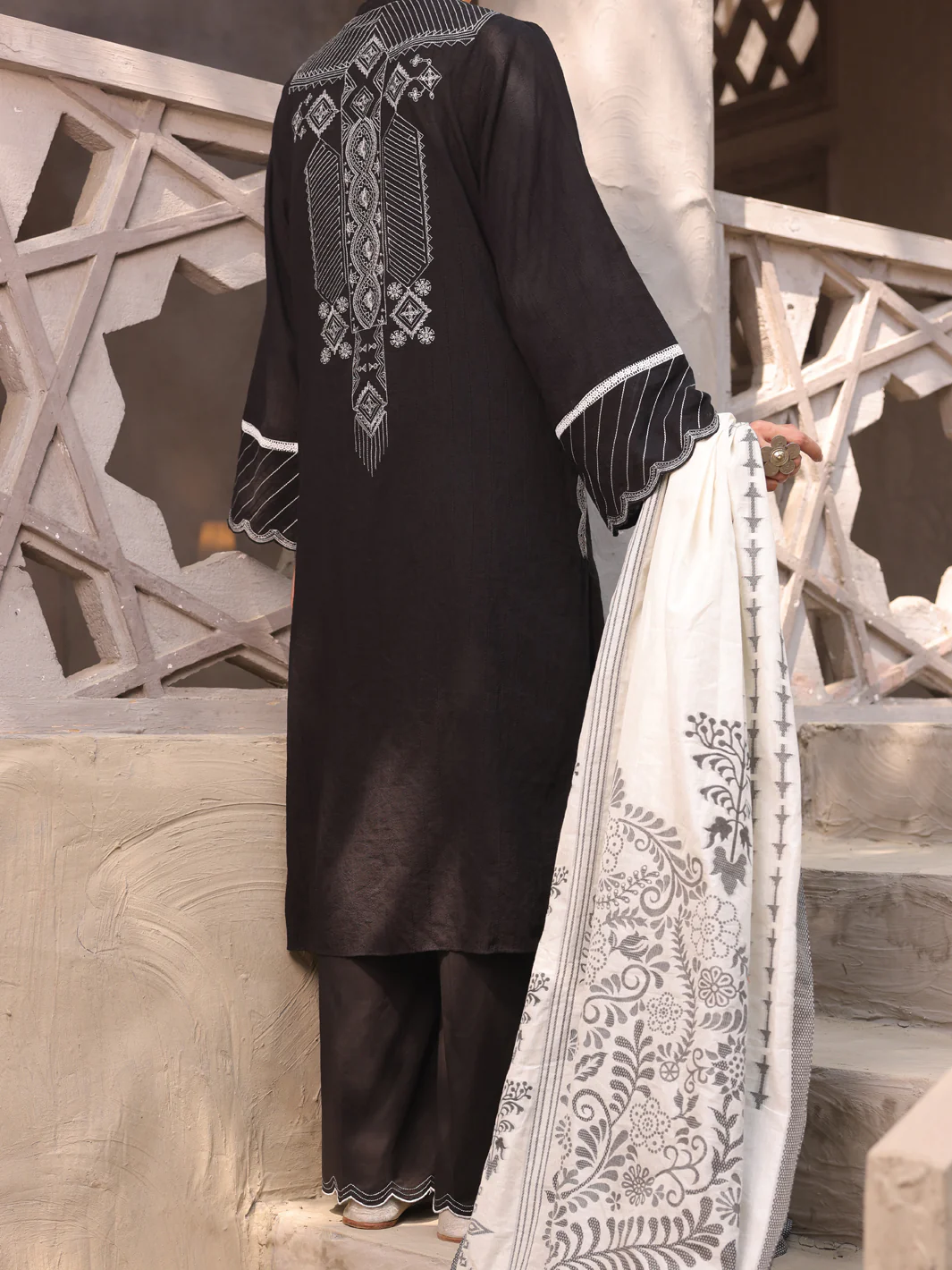 Black 3Pc Stitched - ALP-3PS-1629 - Image 2