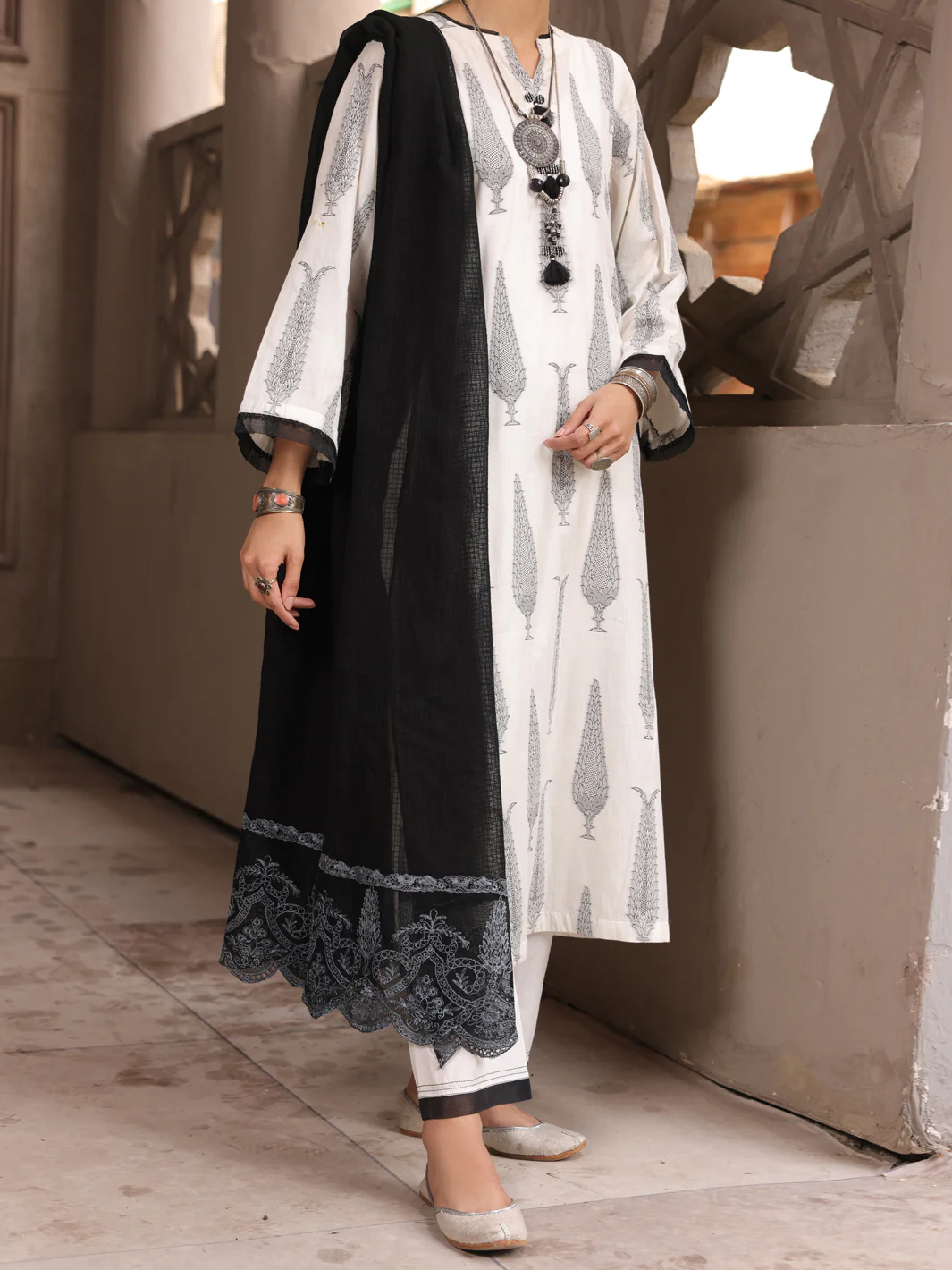 Black & White 3Pc Stitched - ALP-3PS-1634