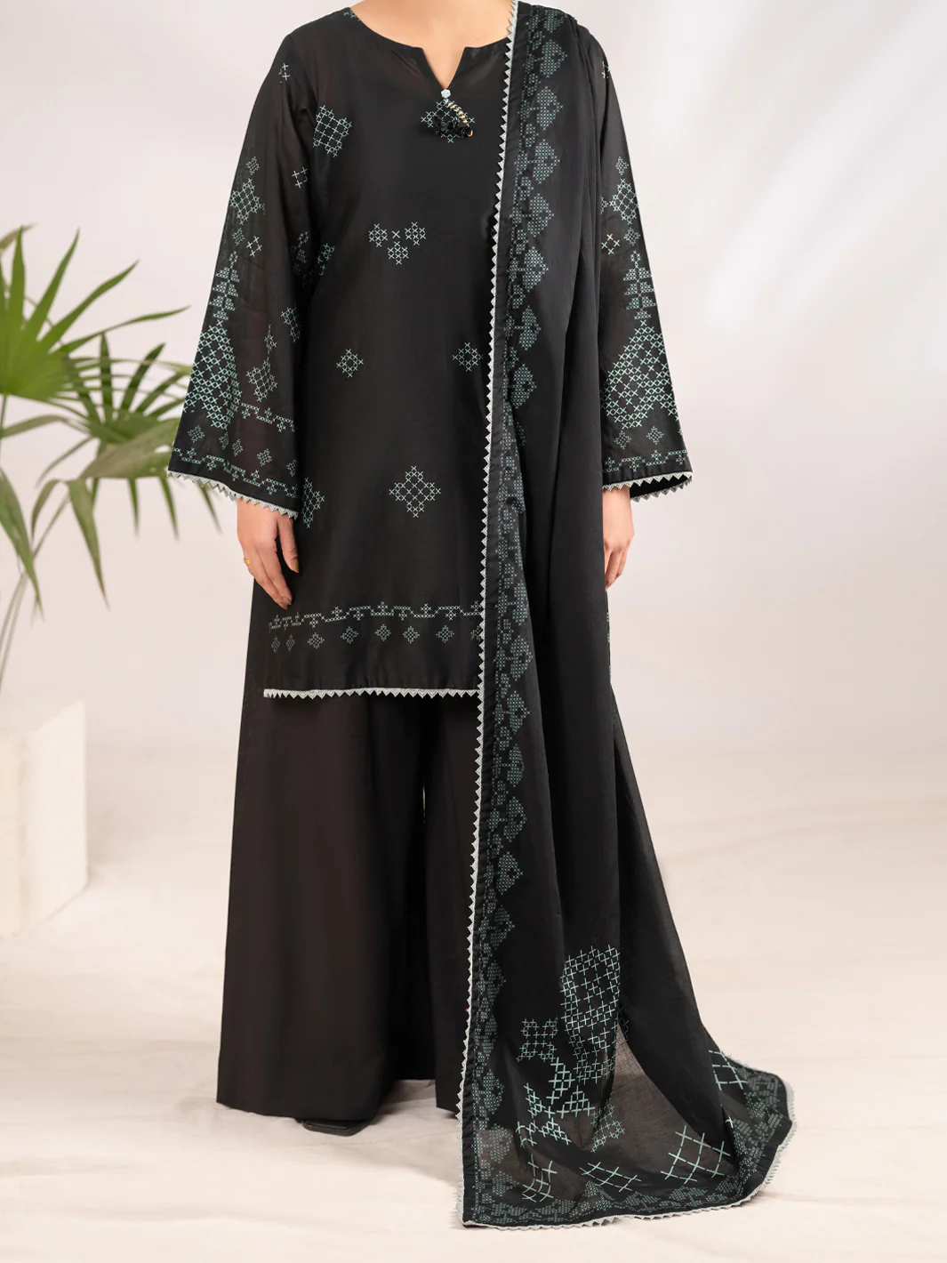 Black Lawn 3Pc Stitched - ALP-3PS-2294 - Image 4
