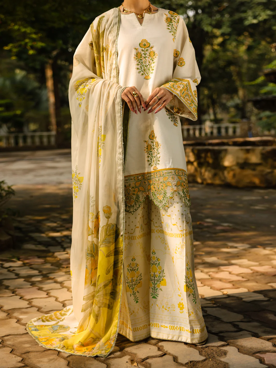 Off White Lawn 3Pc Unstitched - ALP-3PS-2374 - Image 4