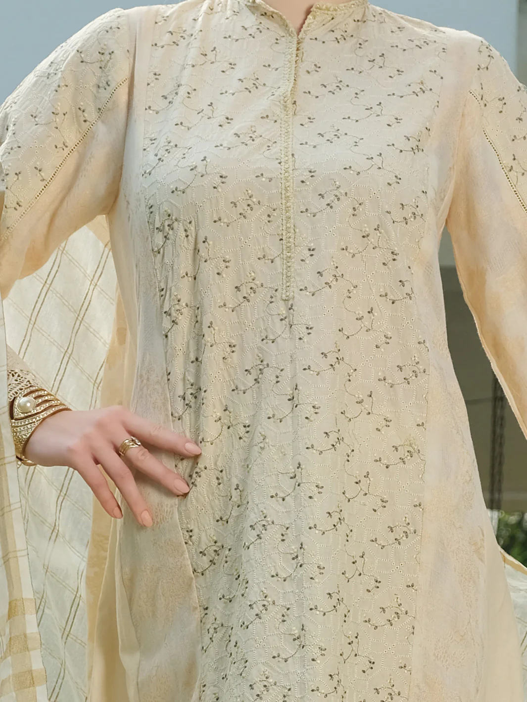 Off White Schiffli Lawn 3Pc Stitched - ALP-3PS-826 - Image 3