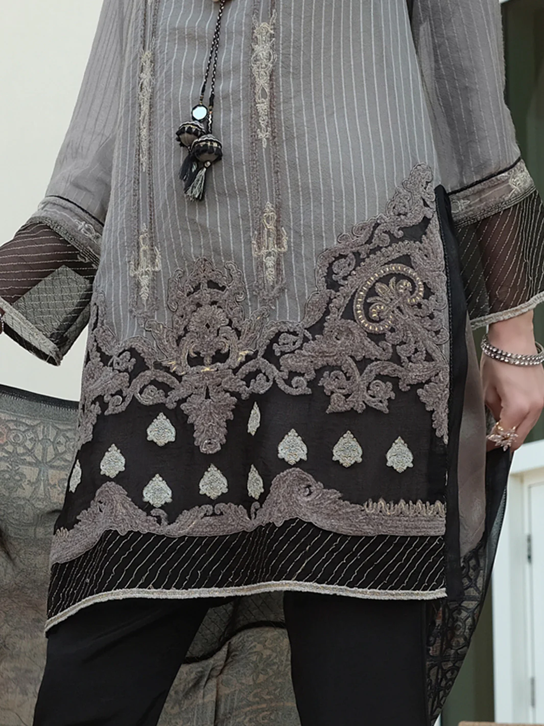 Grey Khaddi Net 3Pc Stitched - ALP-3PS-902 - Image 2