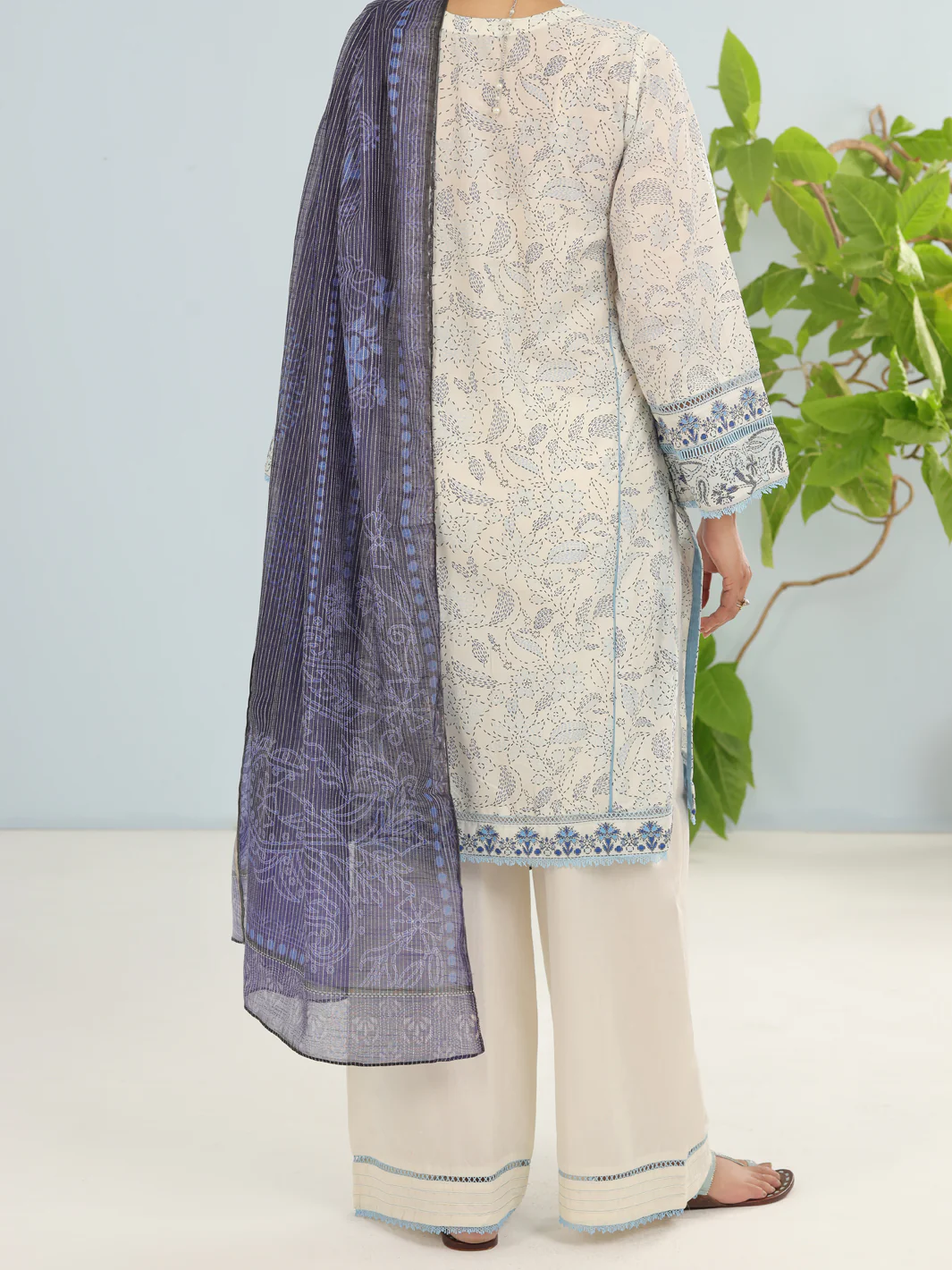 Off White Lawn 3Pc Unstitched - ALP-3PS-1884 - Image 4