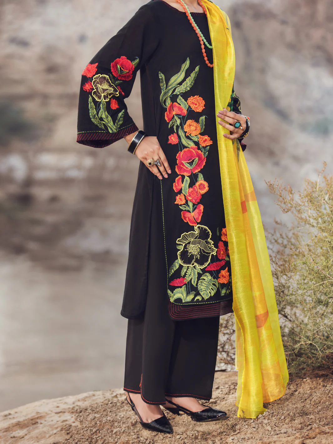 Black Khaddar 3Pc Stitched - AWP-3PS-349 - Image 3
