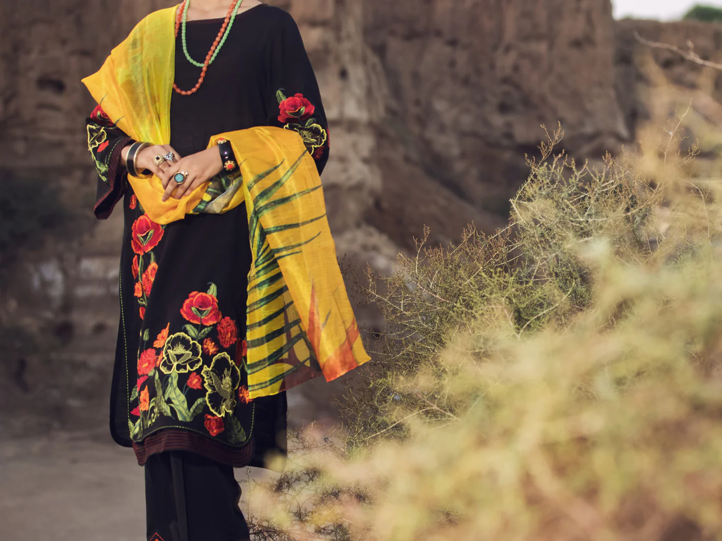 Black Khaddar 3Pc Stitched - AWP-3PS-349 - Image 4