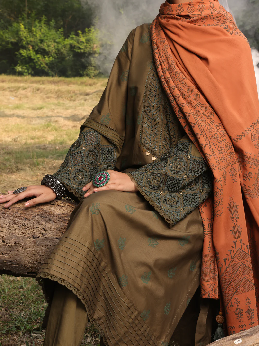 Mehndi Green Cambric Unstitched 3Pc - AWP-3PS-418 - Image 4