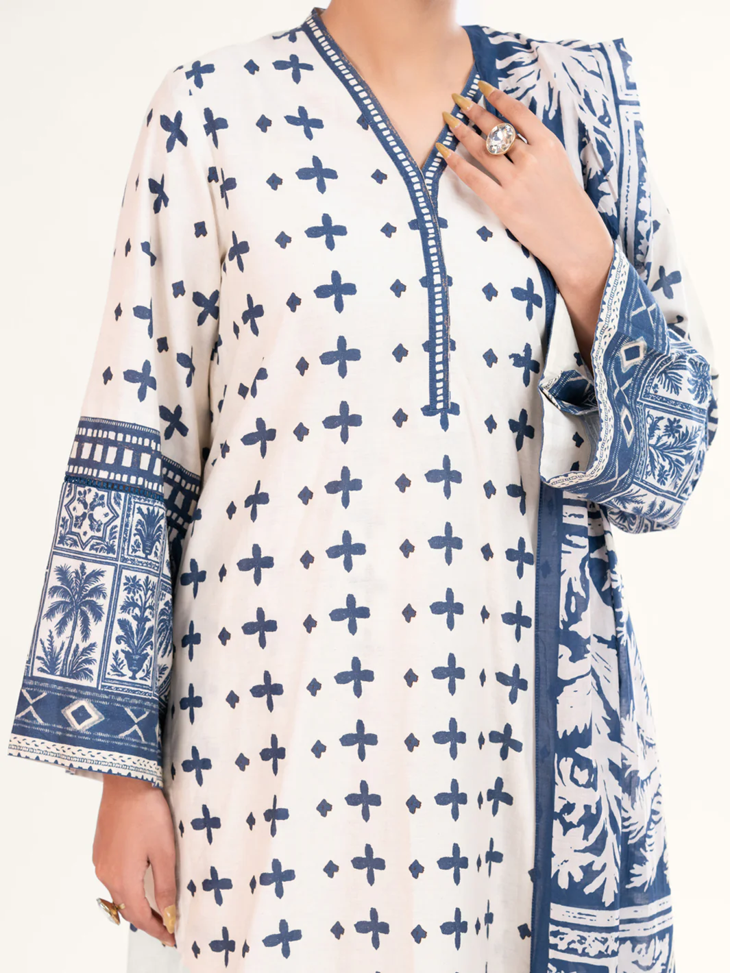 Off White Lawn 3Pc Stitched - AWP-3PS-861 - Image 6