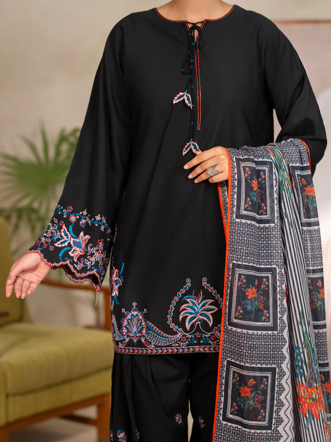 Black Lawn 3Pc Unstitched - ALP-3PS-2688 - Image 2