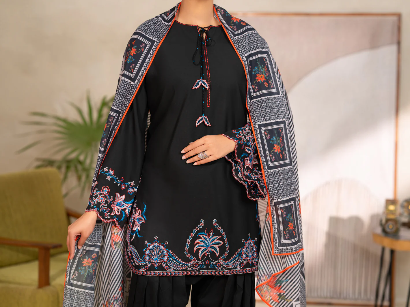 Black Lawn 3Pc Unstitched - ALP-3PS-2688 - Image 4