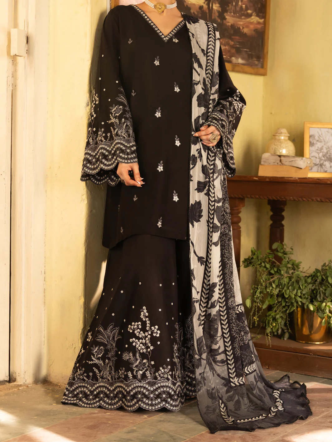 Black Cotton Lawn Unstitched 3PC - ALP-3PS-2738 - Image 3