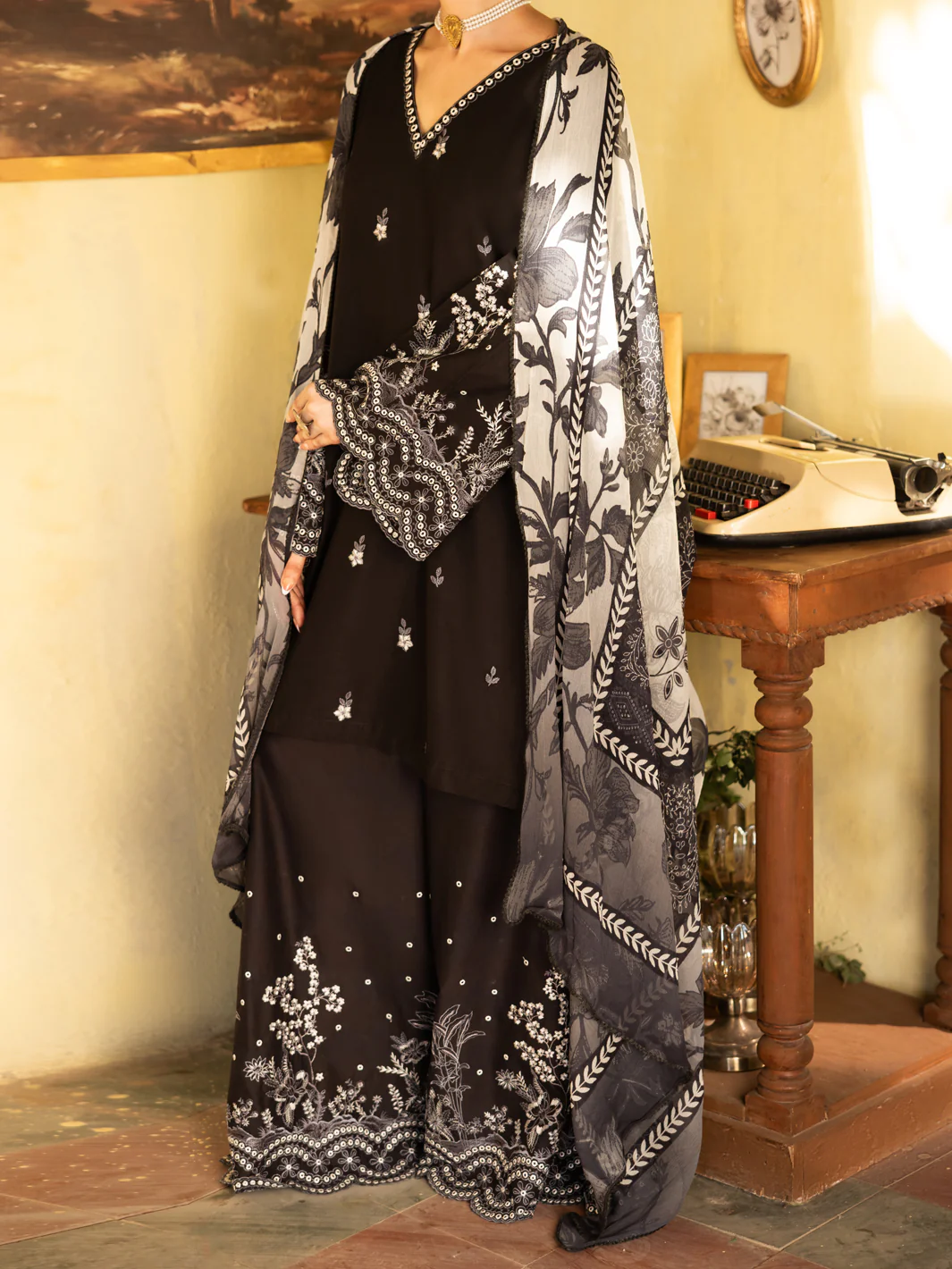 Black Cotton Lawn Unstitched 3PC - ALP-3PS-2738 - Image 5