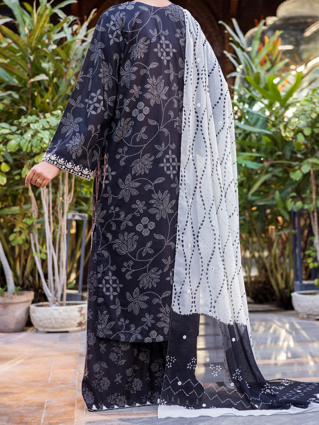 Black Lawn Stitched 3PC - ALP-3PS-2678 - Image 3