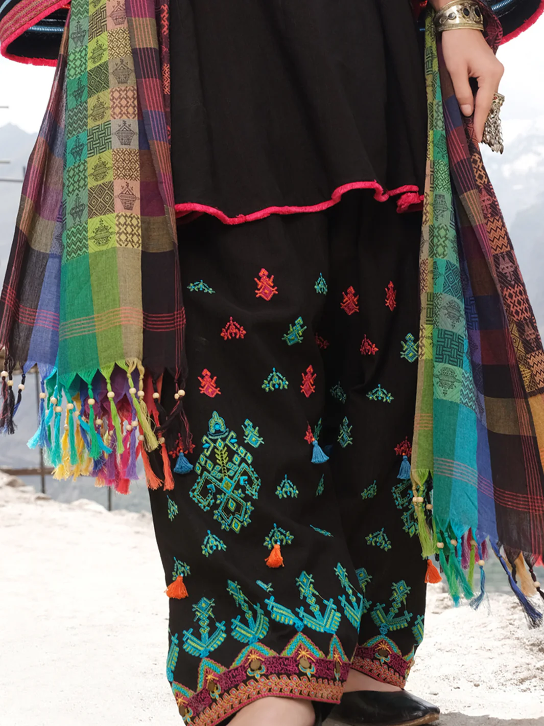 Black Khaddi 3Pc Stitched - AWP-215 - Image 3