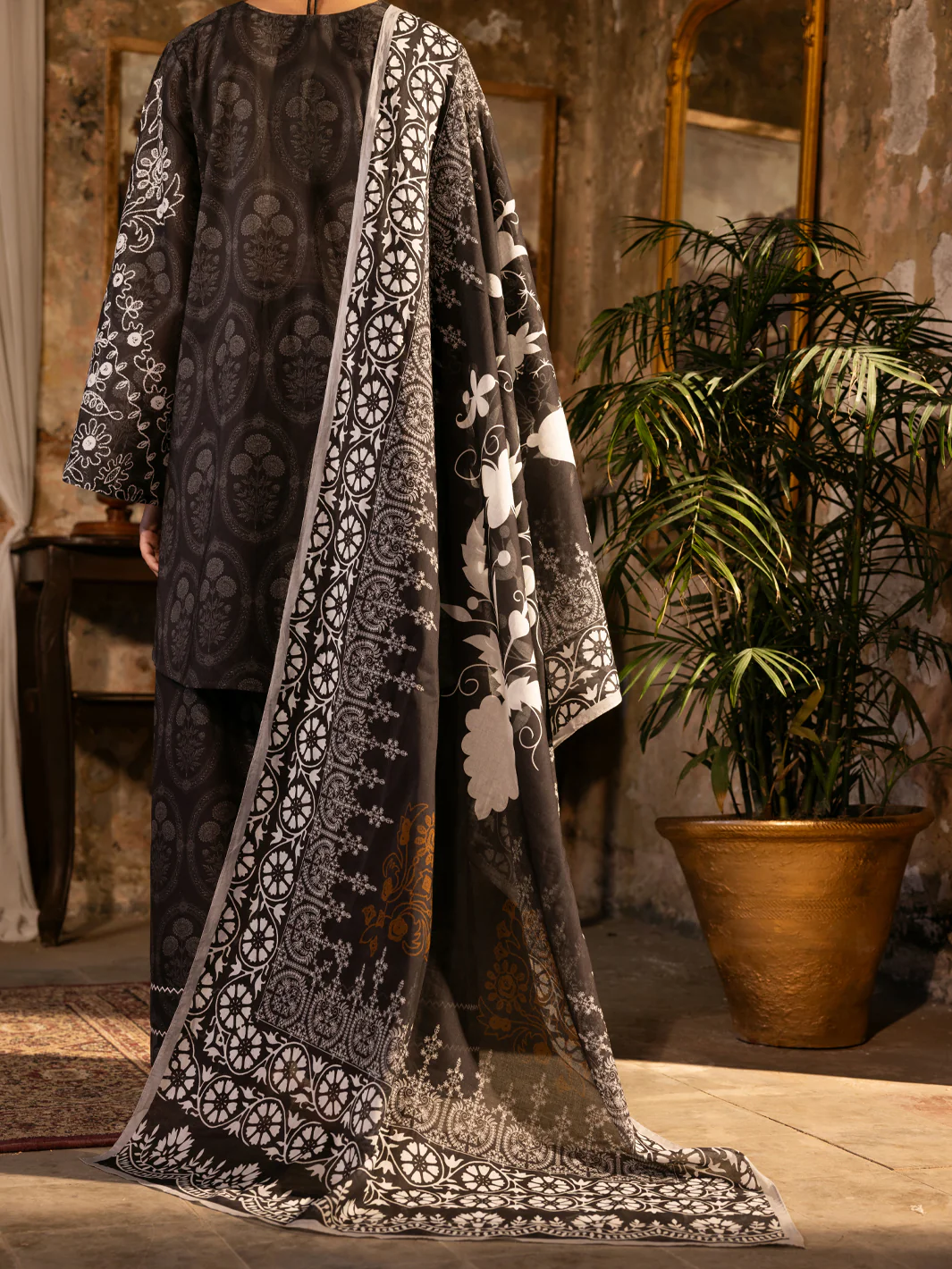 Charcoal Cotton Lawn Unstitched 3PC - ALP-3PS-2712 - Image 3