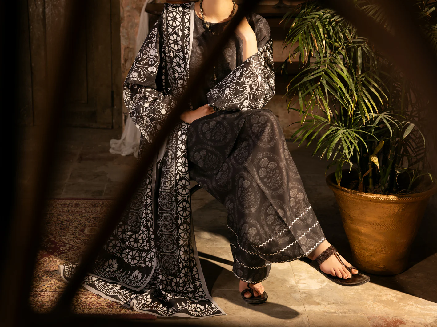 Charcoal Cotton Lawn Unstitched 3PC - ALP-3PS-2712 - Image 4