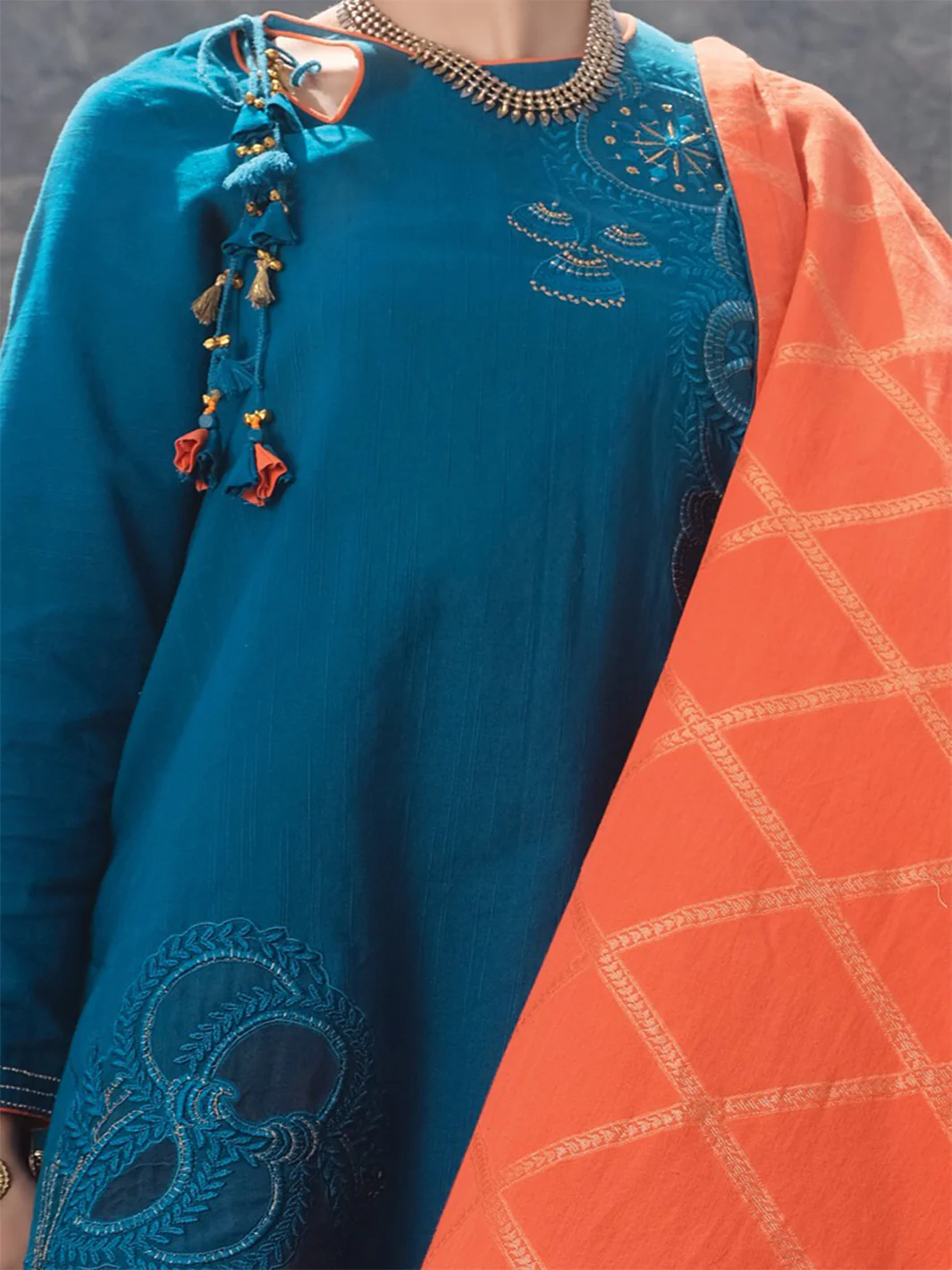 Ferozi Khaddar 3Pc Stitched - AWP-225 - Image 3