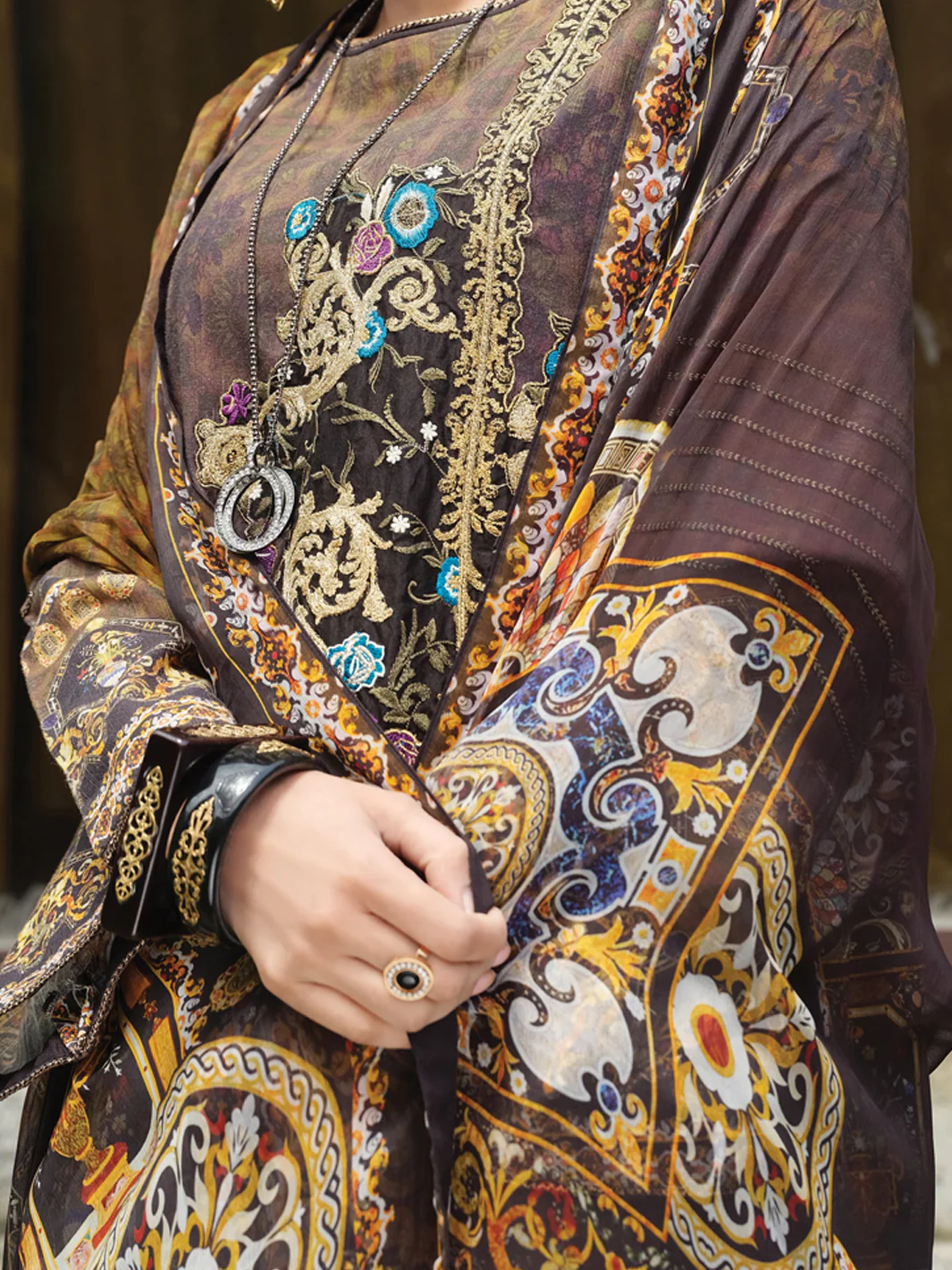 Green Khaddar + Linen 3Pc Stitched - AWP-211 - Image 3